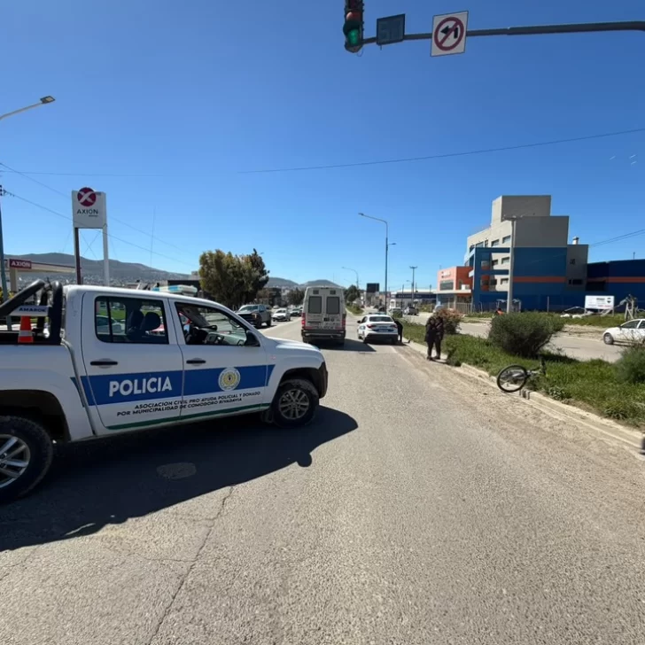 Un ciclista de 58 años chocó con una camioneta en Comodoro Rivadavia y fue hospitalizado Un ciclista de 58 años chocó con una camioneta en Comodoro Rivadavia y fue hospitalizado