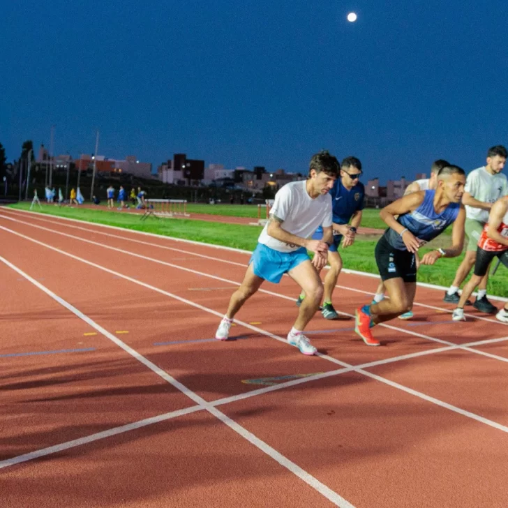 Comodoro Rivadavia recuperó los torneos nocturnos de atletismo después de 47 años Comodoro Rivadavia recuperó los torneos nocturnos de atletismo después de 47 años