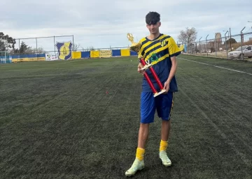 Tiene 15 años, fue seleccionado para una prueba de fútbol en Italia y busca ayuda para viajar Tiene 15 años, fue seleccionado para una prueba de fútbol en Italia y busca ayuda para viajar