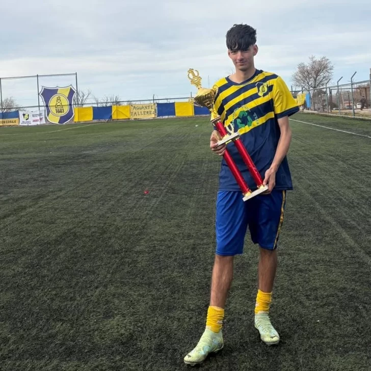 Tiene 15 años, fue seleccionado para una prueba de fútbol en Italia y busca ayuda para viajar Tiene 15 años, fue seleccionado para una prueba de fútbol en Italia y busca ayuda para viajar