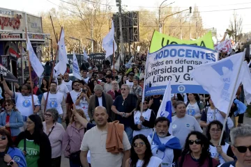 Quinta Marcha Federal Universitaria: en Río Gallegos se reclamó el cumplimiento de la ley Quinta Marcha Federal Universitaria: en Río Gallegos se reclamó el cumplimiento de la ley