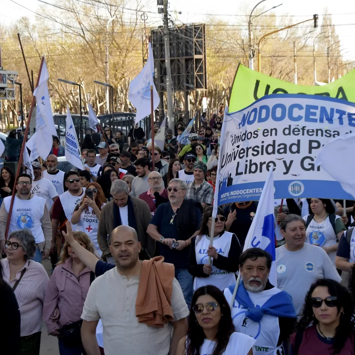 Quinta Marcha Federal Universitaria: en Río Gallegos se reclamó el cumplimiento de la ley Quinta Marcha Federal Universitaria: en Río Gallegos se reclamó el cumplimiento de la ley