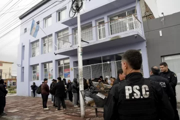 Conflicto en el Centro Chileno de Río Gallegos: acordaron 72 horas para buscar una solución Conflicto en el Centro Chileno de Río Gallegos: acordaron 72 horas para buscar una solución