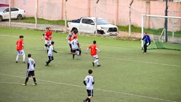 Escorpión goleó 4-0 a Santa Cruz FC y terminó como líder absoluto de la Zona 4 Escorpión goleó 4-0 a Santa Cruz FC y terminó como líder absoluto de la Zona 4