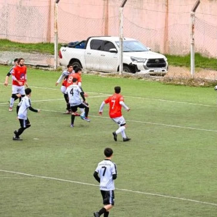 Escorpión goleó 4-0 a Santa Cruz FC y terminó como líder absoluto de la Zona 4 Escorpión goleó 4-0 a Santa Cruz FC y terminó como líder absoluto de la Zona 4