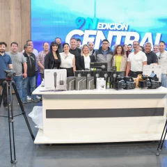 Claudio Vidal entregó más equipamiento para Canal 9 de Santa Cruz