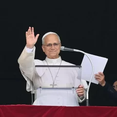 El papa León XIV reapareció tras su operación de pulmón y fue ovacionado: “Gracias a todos lo que rezaron por mi”