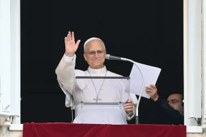 El papa León XIV reapareció tras su operación de pulmón y fue ovacionado: “Gracias a todos lo que rezaron por mi”