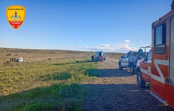 Vuelco en la Ruta 3: bomberos asistieron a cuatro ocupantes entre Fitz Roy y Jaramillo Vuelco en la Ruta 3: bomberos asistieron a cuatro ocupantes entre Fitz Roy y Jaramillo
