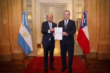 Malvinas: citan al embajador de chile para que explique la apertura de la ruta Punta Arenas con las Islas Malvinas: citan al embajador de chile para que explique la apertura de la ruta Punta Arenas con las Islas