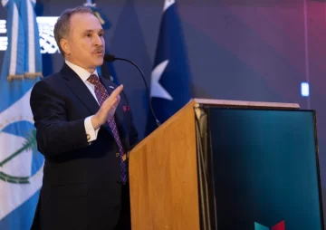 Peter Lamelas: “Estados Unidos seguirá apoyando a la Argentina si va hacia la derecha, no hacia la izquierda” Peter Lamelas: “Estados Unidos seguirá apoyando a la Argentina si va hacia la derecha, no hacia la izquierda”