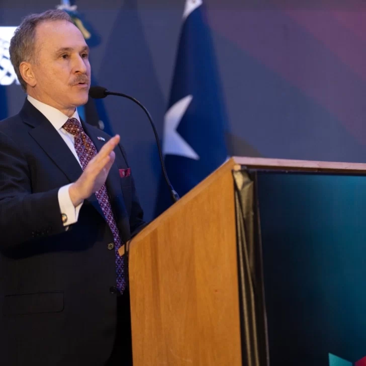 Peter Lamelas: “Estados Unidos seguirá apoyando a la Argentina si va hacia la derecha, no hacia la izquierda” Peter Lamelas: “Estados Unidos seguirá apoyando a la Argentina si va hacia la derecha, no hacia la izquierda”