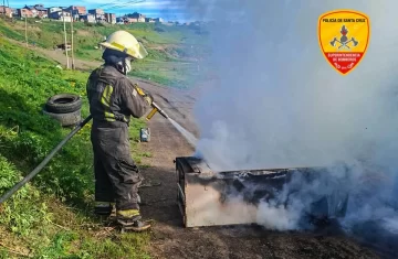 Bomberos intervinieron en quemas de residuos, un principio de incendio y un choque en Santa Cruz Bomberos intervinieron en quemas de residuos, un principio de incendio y un choque en Santa Cruz
