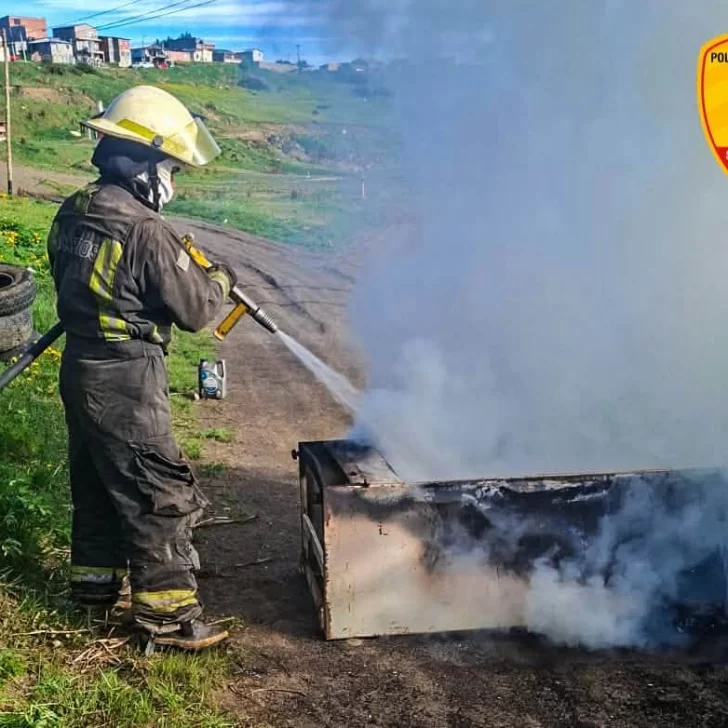 Bomberos intervinieron en quemas de residuos, un principio de incendio y un choque en Santa Cruz Bomberos intervinieron en quemas de residuos, un principio de incendio y un choque en Santa Cruz