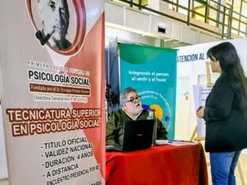 Psicólogos sociales de Santa Cruz juntan firmas para que se reglamente la Ley 3917 y puedan obtener sus matrículas Psicólogos sociales de Santa Cruz juntan firmas para que se reglamente la Ley 3917 y puedan obtener sus matrículas