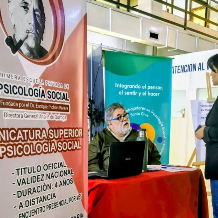 Psicólogos sociales de Santa Cruz juntan firmas para que se reglamente la Ley 3917 y puedan obtener sus matrículas Psicólogos sociales de Santa Cruz juntan firmas para que se reglamente la Ley 3917 y puedan obtener sus matrículas