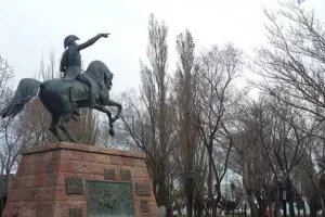 Joven de 20 años denunció haber sido abusada por un hombre armado en una plaza de Río Gallegos Joven de 20 años denunció haber sido abusada por un hombre armado en una plaza de Río Gallegos