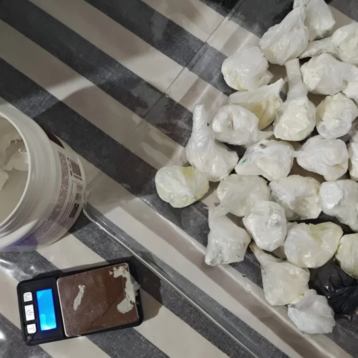 Operativo “Tobillera blanca”: Cayeron tres narcos que vendían droga mientras cumplían arresto domiciliario en El Calafate Operativo “Tobillera blanca”: Cayeron tres narcos que vendían droga mientras cumplían arresto domiciliario en El Calafate