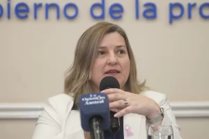 Lorena Ross, ministra de Salud: “El programa estará en cada Centro de Salud para promover la prevención al cáncer de mama”