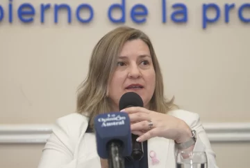 Lorena Ross, ministra de Salud: “El programa estará en cada Centro de Salud para promover la prevención al cáncer de mama” Lorena Ross, ministra de Salud: “El programa estará en cada Centro de Salud para promover la prevención al cáncer de mama”