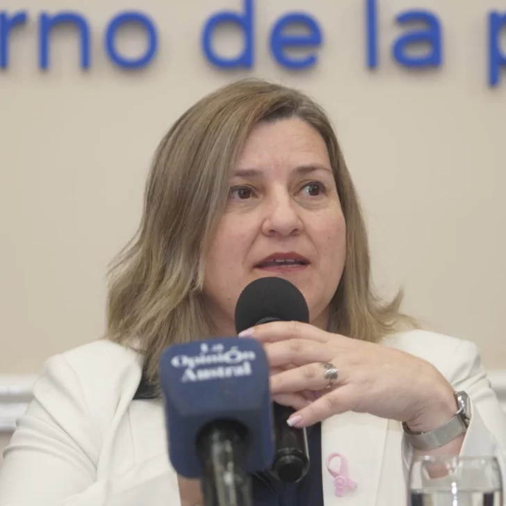 Lorena Ross, ministra de Salud: “El programa estará en cada Centro de Salud para promover la prevención al cáncer de mama” Lorena Ross, ministra de Salud: “El programa estará en cada Centro de Salud para promover la prevención al cáncer de mama”