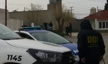 Demoraron a dos adolescentes de 16 años y les secuestraron envoltorios con cocaína Demoraron a dos adolescentes de 16 años y les secuestraron envoltorios con cocaína