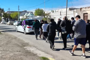 Más de 300 personas despidieron a Carla Martina Ríos, la joven que murió en el incendio