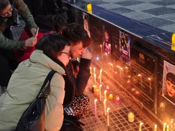 “Una vela por Martina Ríos”: su mamá, vecinos y la comunidad pidieron justicia por la joven fallecida en el incendio “Una vela por Martina Ríos”: su mamá, vecinos y la comunidad pidieron justicia por la joven fallecida en el incendio