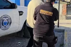 Allanamientos en Río Gallegos: detuvieron a un hombre en el barrio Bicentenario por tenencia de material de abuso infantil Allanamientos en Río Gallegos: detuvieron a un hombre en el barrio Bicentenario por tenencia de material de abuso infantil