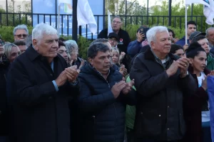 A 16 años de la muerte de Néstor Kirchner, el peronismo lo recordó en el barrio del Carmen: “Néstor, une” A 16 años de la muerte de Néstor Kirchner, el peronismo lo recordó en el barrio del Carmen: “Néstor, une”