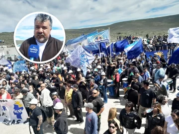 Juan Carlos Juárez: “El golpe que recibió la provincia fue fuerte y ahí estuvo de pie nuestro gobernador” Juan Carlos Juárez: “El golpe que recibió la provincia fue fuerte y ahí estuvo de pie nuestro gobernador”