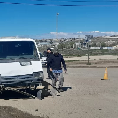 Un joven sufrió una fractura tras colisionar su moto con un traffic en Caleta Olivia y se encuentra hospitalizado Un joven sufrió una fractura tras colisionar su moto con un traffic en Caleta Olivia y se encuentra hospitalizado