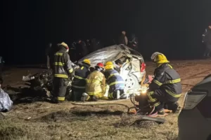 Murieron dos hermanos en un choque entre dos camiones y un auto en la Ruta 3 cuando volvían de un torneo de fútbol infantil