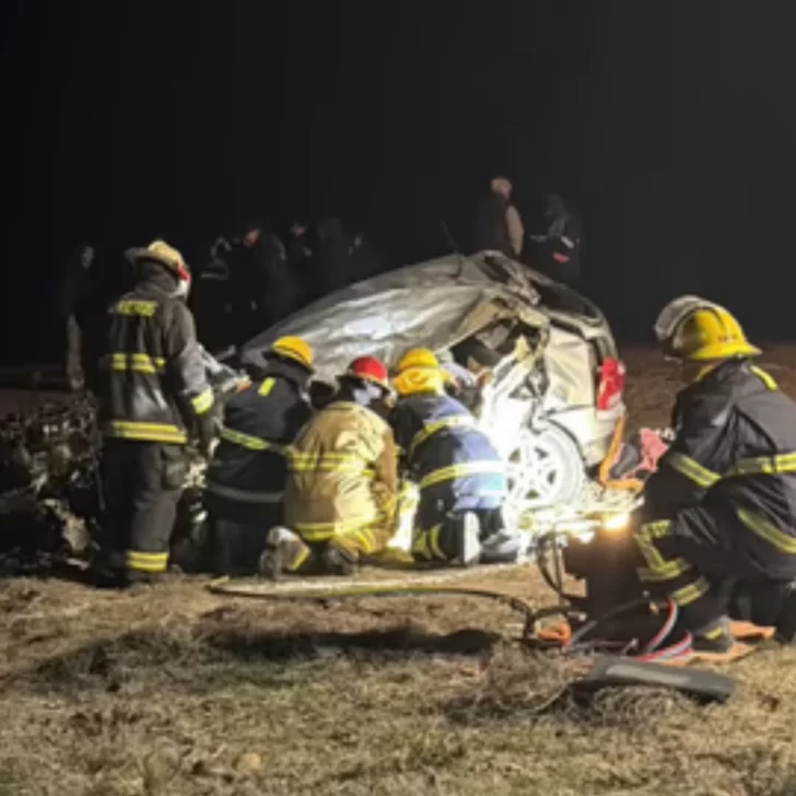 Murieron dos hermanos en un choque entre dos camiones y un auto en la Ruta 3 cuando volvían de un torneo de fútbol infantil Murieron dos hermanos en un choque entre dos camiones y un auto en la Ruta 3 cuando volvían de un torneo de fútbol infantil