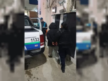 Violencia en una cervecería de Comodoro: le rompió los dientes de un cabezazo a una mujer y fue detenida Violencia en una cervecería de Comodoro: le rompió los dientes de un cabezazo a una mujer y fue detenida