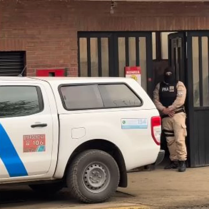 Allanan por segunda vez la casa donde hallaron los restos de Mario “Pato” García, el vecino descuartizado en el norte de Santa Cruz Allanan por segunda vez la casa donde hallaron los restos de Mario “Pato” García, el vecino descuartizado en el norte de Santa Cruz