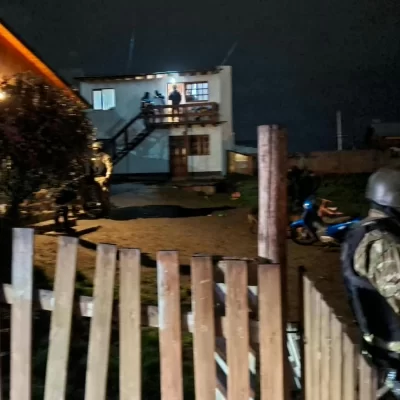 Detuvieron a tres personas con drogas en tres búnkers de El Calafate Detuvieron a tres personas con drogas en tres búnkers de El Calafate