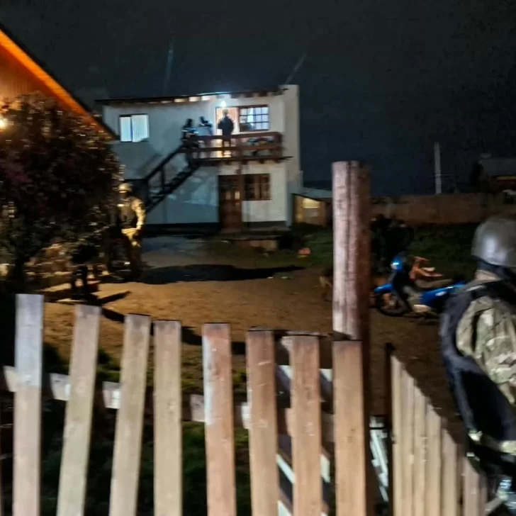 Detuvieron a tres personas con drogas en tres búnkers de El Calafate Detuvieron a tres personas con drogas en tres búnkers de El Calafate