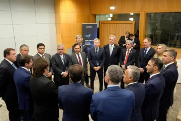 Claudio Vidal presentó en París el potencial de Santa Cruz para atraer inversiones Claudio Vidal presentó en París el potencial de Santa Cruz para atraer inversiones