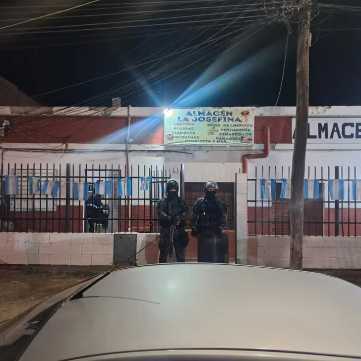 Atacó a disparos a una mujer policía y se escondió en un almacén: secuestraron vainas servidas e hicieron un allanamiento Atacó a disparos a una mujer policía y se escondió en un almacén: secuestraron vainas servidas e hicieron un allanamiento