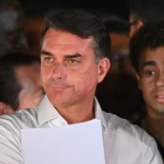 Brasil: le retuvieron el pasaporte a Flávio Bolsonaro y no podrá salir del país
