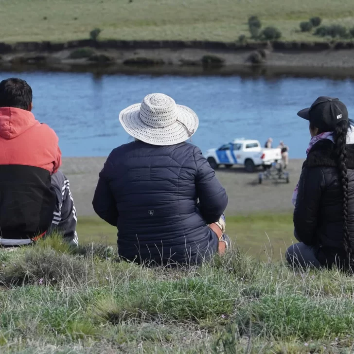 Con el dato del lugar exacto del accidente, retoman la búsqueda de los hermanos desaparecidos en el río Gallegos Con el dato del lugar exacto del accidente, retoman la búsqueda de los hermanos desaparecidos en el río Gallegos