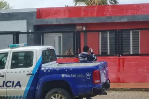 Atacaron a tiros una vivienda y un auto del barrio 26 de Junio de Caleta Olivia: la Policía investiga el caso