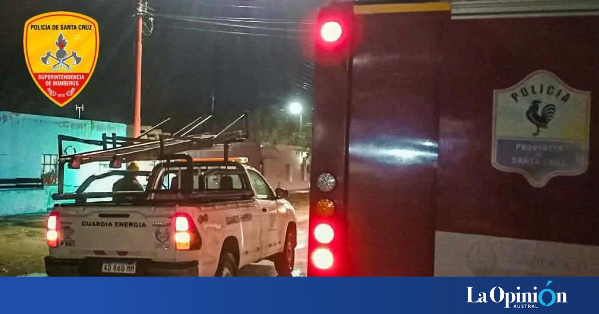 Bomberos aseguraron un sector tras detectar chispas en un poste de Piedra Buena