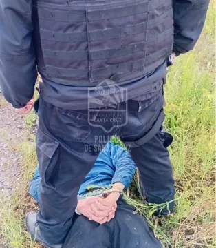 Por una campera: robaron en un comercio céntrico, huyeron en bicicleta y el dueño los persiguió hasta que los atraparon Por una campera: robaron en un comercio céntrico, huyeron en bicicleta y el dueño los persiguió hasta que los atraparon
