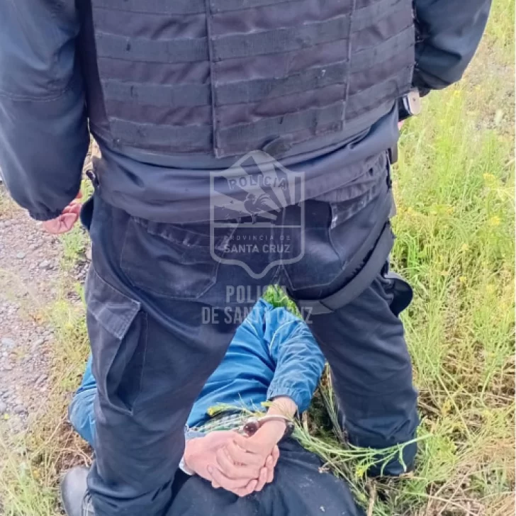 Por una campera: robaron en un comercio céntrico, huyeron en bicicleta y el dueño los persiguió hasta que los atraparon Por una campera: robaron en un comercio céntrico, huyeron en bicicleta y el dueño los persiguió hasta que los atraparon