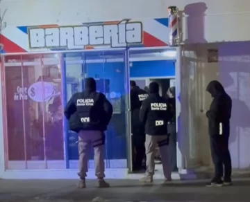 Allanamientos en Caleta Olivia: secuestraron droga, plantas de cannabis y municiones Allanamientos en Caleta Olivia: secuestraron droga, plantas de cannabis y municiones