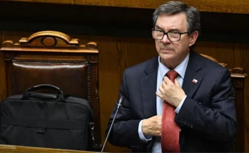 El Ministro de Defensa de Chile dfendió el viaje del buque a las Islas Malvinas El Ministro de Defensa de Chile dfendió el viaje del buque a las Islas Malvinas