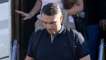Flávio Bolsonaro y su familia aterrizaron en EE.UU. tras la derrota en las elecciones de Brasil Flávio Bolsonaro y su familia aterrizaron en EE.UU. tras la derrota en las elecciones de Brasil