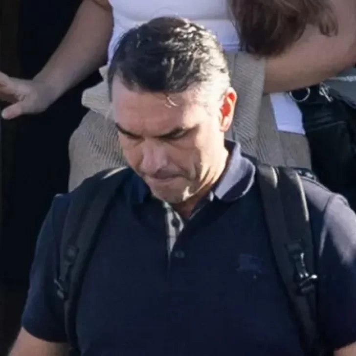 Flávio Bolsonaro y su familia aterrizaron en EE.UU. tras la derrota en las elecciones de Brasil Flávio Bolsonaro y su familia aterrizaron en EE.UU. tras la derrota en las elecciones de Brasil